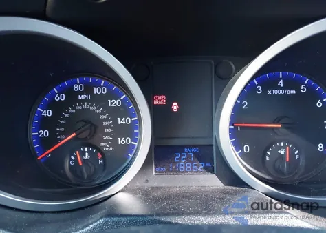 2010 Hyundai Genesis 3.8 Track z USA, uszkodzony, nr VIN KMHHU6KH2AU027204